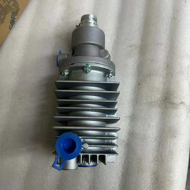 HOWO MAX Automatic Temperature-Controlled Differential Pressure Condenser WG9525360175