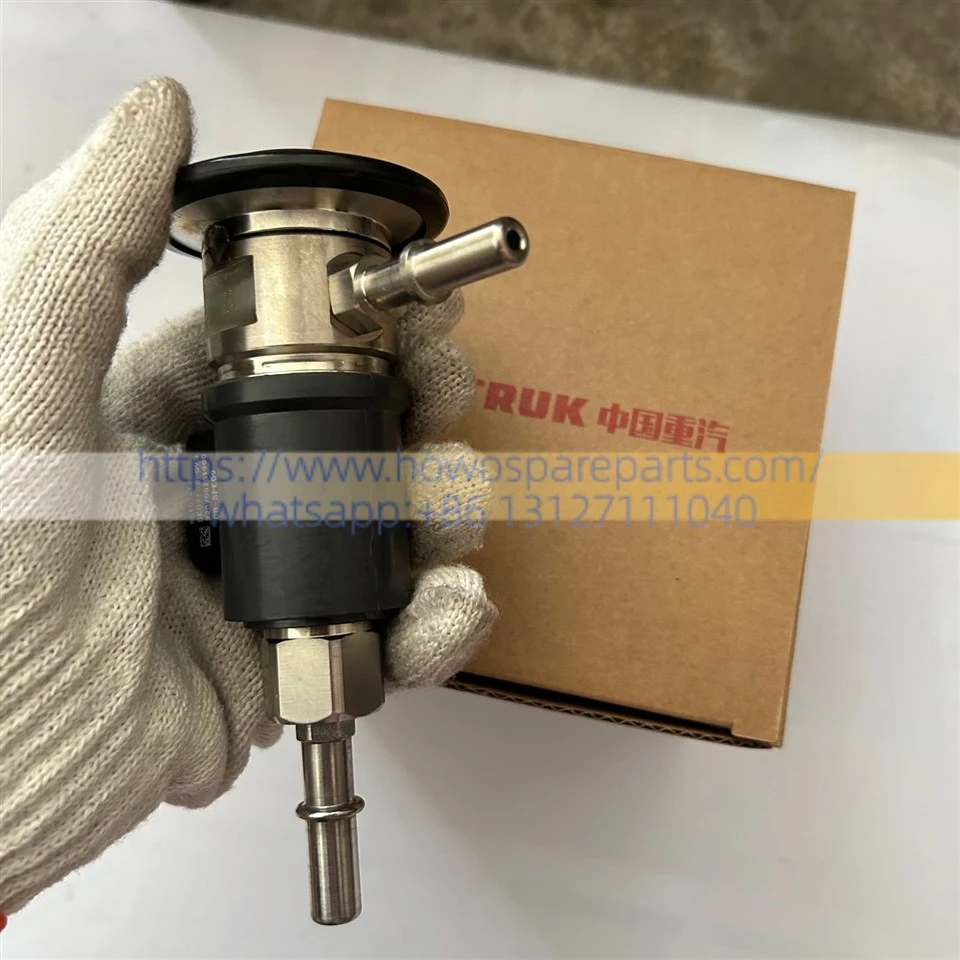 SINOTRUK HOWO Urea Nozzle / AdBlue Injector WG1034121002