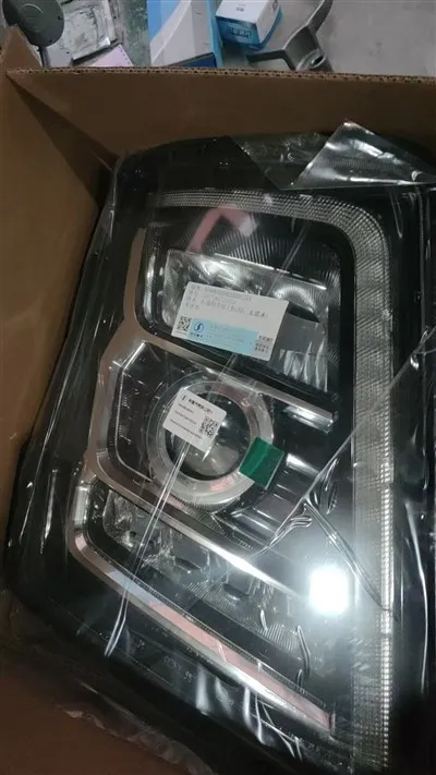 SHACMAN X5000 Headlight Assembly DZ97189723354