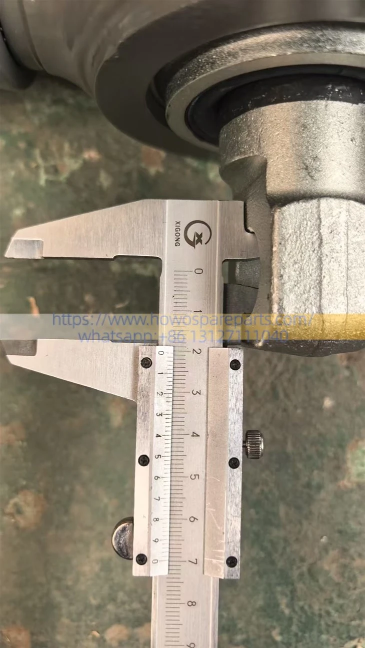SINOTRUK HOWO Cast Lower Thrust Rod Assembly / Torque Rod AZ9725521174 factory